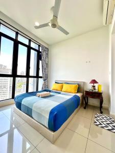a bedroom with a large bed and a ceiling fan at D'pristine 4 bedroom condo 1725 opposite Legoland and Medini mall in Iskandar Puteri