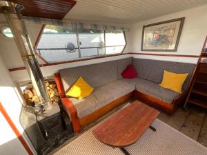 Φωτογραφία από το άλμπουμ του Riverside Boat Stay Perfect for Mini Breaks σε Caversham