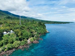 マンバヤオにあるTxaleta de Camiguin desde 2024の水の中の島