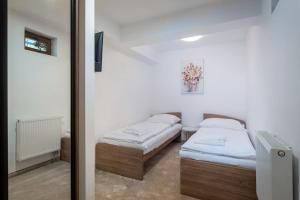 Una cama o camas en una habitación de TATRYSTAY Julia Apartments