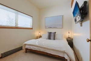 Gallery image of RMR: Sagebrush 1322 Condo in The AspensWilsonWY in Wilson +6 photos