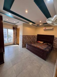 a room with a bed in the middle of a room at Jd apartment in Kariāla Railroad Station