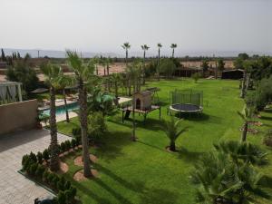 O grădină în afara Maison D'hôte - Villa Privée et Paisible avec Déj' Marocain Offert