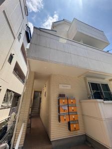 a building with boxes on the side of it at フィフティーフォージャーニー新宿戸山 in Tokyo