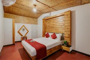 Postel nebo postele na pokoji v ubytování Morjimbay Resort, Morjim