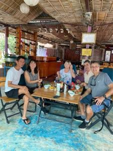 Gæster der bor på Ba Hung homestay + 28 billeder