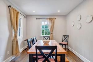 Gallery image of NEW 3BR Seconds to Blue Ridge Parkway-Cozy & Comfy in Ruxton