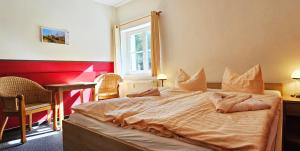 a bedroom with a large bed with pillows on it at Mollibahnhof - Heiligendamm Mollibahnhof Heiligendamm DZ 04 in Heiligendamm