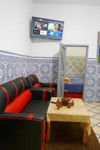 TV a/nebo společenská místnost v ubytování DAR Souaad Bab Doukkala