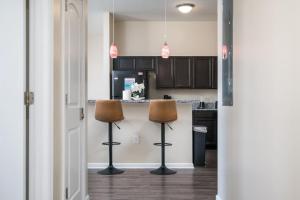 Dapur atau dapur kecil di Private Room Downtown INDYy