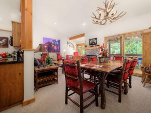Η κουζίνα ή μικρή κουζίνα στο RMR: Strawberry 3922 Condo in The AspensWilsonWY
