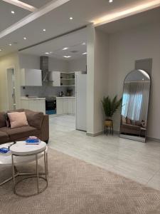 Η κουζίνα ή μικρή κουζίνα στο Smart luxury apartment 3bedrooms +22 φωτογραφίες