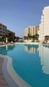 Hồ bơi trong/gần Ocean Garden Suite Sunrise View