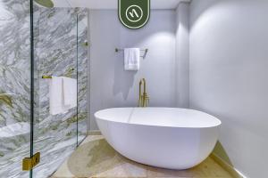 Fotografie z fotogalerie ubytování New 3BR Condo - Oceanview Terrace - Private Beach v destinaci Higuera Blanca