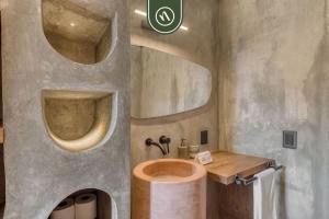 Koupelna v ubytování Luxury 1 BR Condo in Downtown - AC - Peaceful + 19 fotografií