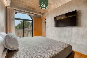 Postel nebo postele na pokoji v ubytování Luxury 1 BR Condo in Downtown - AC - Peaceful