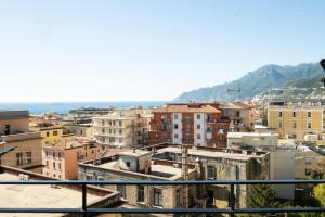サレルノにあるMAREA Sea View Apartmentの建物のある街の景色