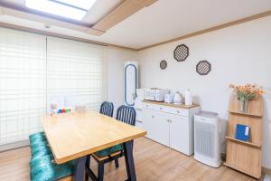 Fotografie z fotogalerie ubytování Metro Stay Daejeon Cozy home at transport hub v destinaci Tedžon