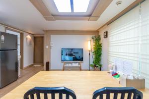 Fotografie z fotogalerie ubytování Metro Stay Daejeon Cozy home at transport hub v destinaci Tedžon