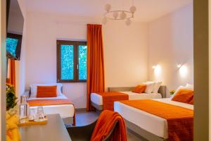 a hotel room with two beds and a table at Policaretto Rooms by Calabria Stay in Torretta