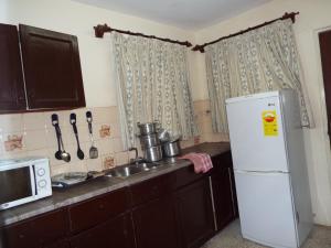 A kitchen or kitchenette at Pekan Hotel