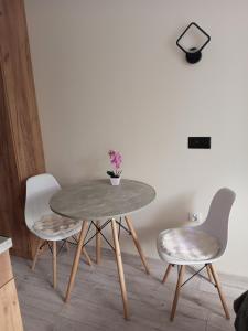 Χώρος καθιστικού στο Design Studio с современным интерьером