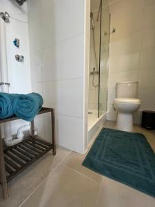 Un baño de Depto Nuevo Exclusivo con Estacionamiento