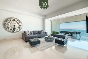 een woonkamer met een grote klok aan de muur bij Oceanview Penthouse with Private Pool - BBQ in Puerto Vallarta