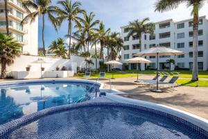 Bazén v ubytování Colibrí Condominiums Colibri 504 nebo v jeho okolí