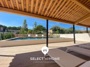 Bazén v ubytování SELECT'SO HOME - Résidence Le Poséidon - Mazet en Duplex - Prestations de qualité & Services Hôteliers - POS-G nebo v jeho okolí + 4 fotografie