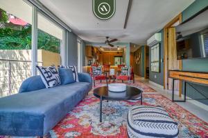 Χώρος καθιστικού στο Luxury 2 BR Condo in the Jungle - Oceanview Pool