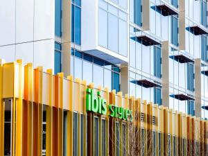 a building with a ups store sign in front of it at ibis Styles East Perth in Perth