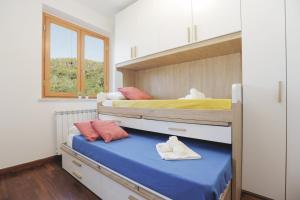 a bedroom with two bunk beds and a window at Prestige Villa - 5 min from the train station - Garden and private Parking in Lunense