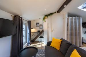 TV a/nebo společenská místnost v ubytování Le Sunny - Cocon Lumineux au Cœur de Castres