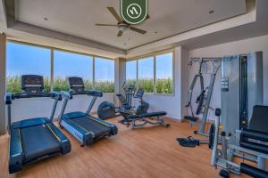 Fotografie z fotogalerie ubytování 2BR Condo with Rooftop Pool - 2 Min Walk to Beach v destinaci Bucerías