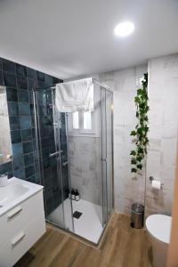 Bilik mandi di The Grand Lakeview Retreat +19 gambar