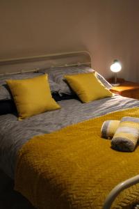 Ένα ή περισσότερα κρεβάτια σε δωμάτιο στο Tranquil Countryside Escape in Rural Kent- Pipistrelle View