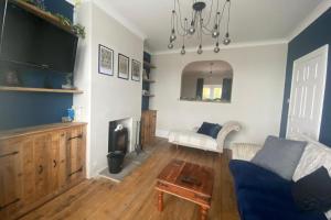 a living room with a couch and a tv at Seaview 2 Bedroom House Sleeps 5 -Pets Ok -WiFi in Shoreham-by-Sea