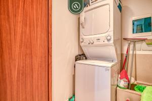 Fotografie z fotogalerie ubytování 2BR Condo with Rooftop Pool - 2 Min Walk to Beach v destinaci Bucerías