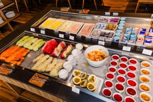 a buffet line with different types of food on display at Quality Hotel Aracaju in Aracaju