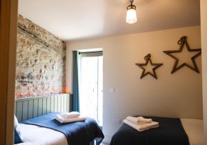 two beds in a room with stars on the wall at Neddy Meadow in Grinton