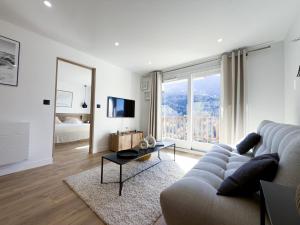 TV a/nebo společenská místnost v ubytování Appartement neuf à Méribel Centre, avec Balcon et à 5 minutes des pistes et du centre