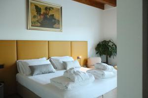 a bedroom with two beds with white towels on them at Tenuta Tommasi - Relais Bacco in Caorle