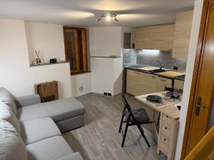 a living room with a couch and a kitchen at Stone Nest Lanzada in Lanzada