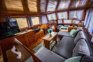 Posezení v ubytování Prague Bay Houseboats