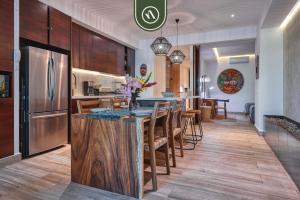 Η κουζίνα ή μικρή κουζίνα στο 2BR Condo in Concha Chinas - Breathtaking Views