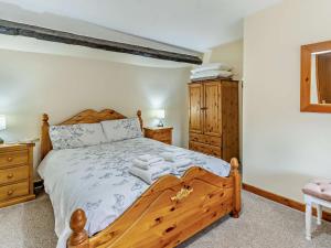 Ένα ή περισσότερα κρεβάτια σε δωμάτιο στο 2 Bed in Bwlch BN138