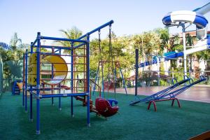 a park with a playground with slides and rides at Hotel Vilage Inn Ribeirão Preto & Convenções by Nacional Inn in Ribeirão Preto +48 photos