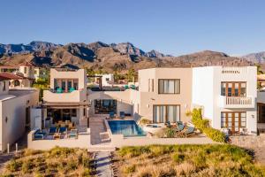 Pemandangan gunung umum atau pemandangan gunung yang diambil dari vila ini