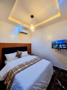 Ένα ή περισσότερα κρεβάτια σε δωμάτιο στο Bextro Suites Magodo Phase 1 Cozy 2 Bedroom Apartment with Washing Machine +5 φωτογραφίες